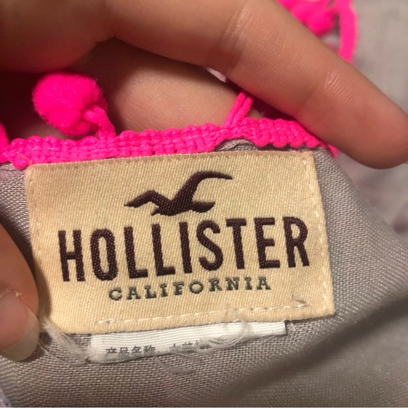 Hollister Woman’s Scarf One Size Gray Pink Metallic Pompoms Sheer Wrap Square - Picture 4 of 7